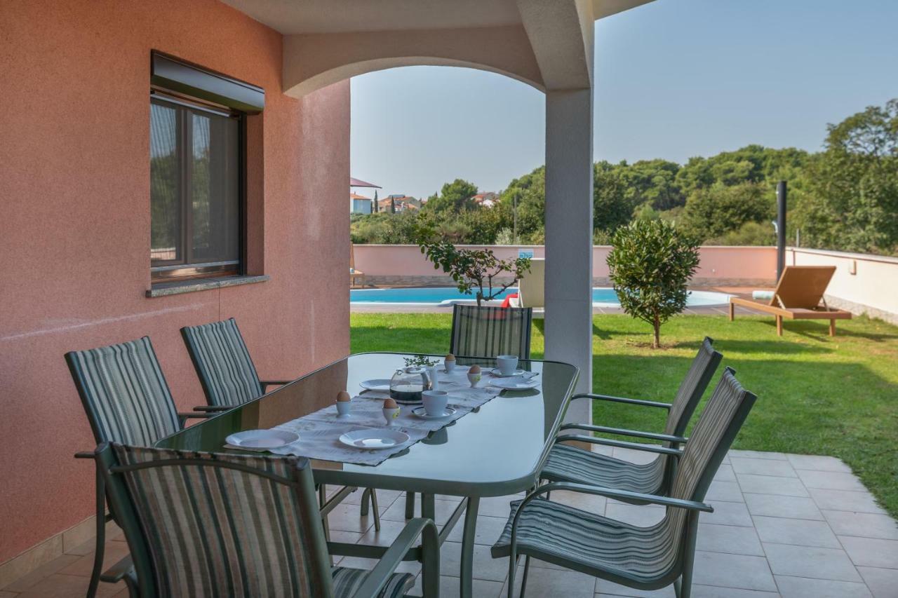 Ferienhaus Joy Ližnjan Exterior foto
